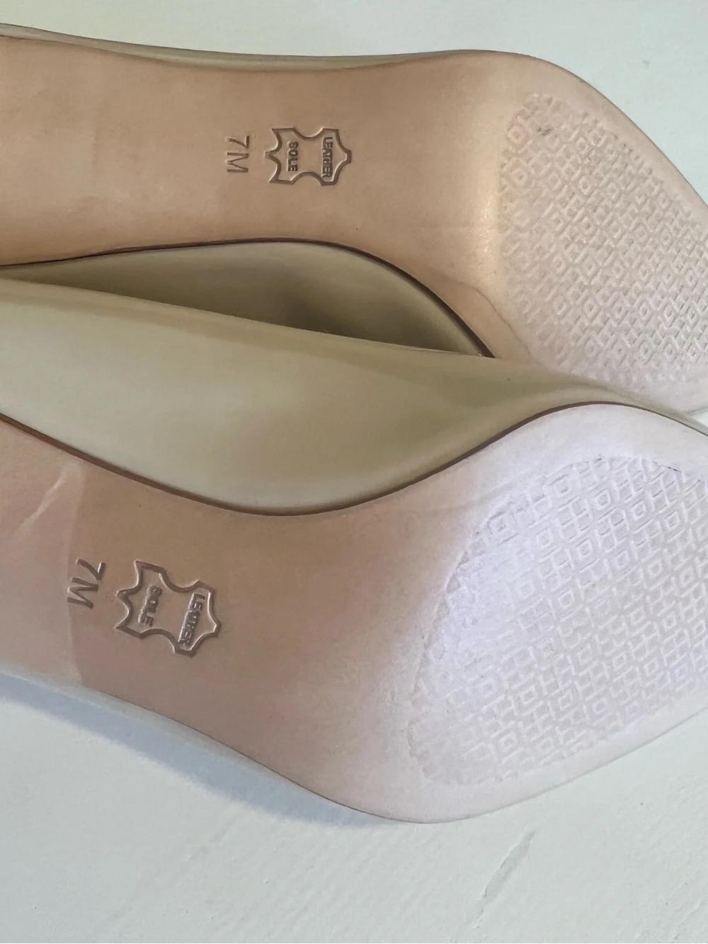 Tory Burch Women's Pointed Toe Kitten Heels in Beige Patent Leather-7
